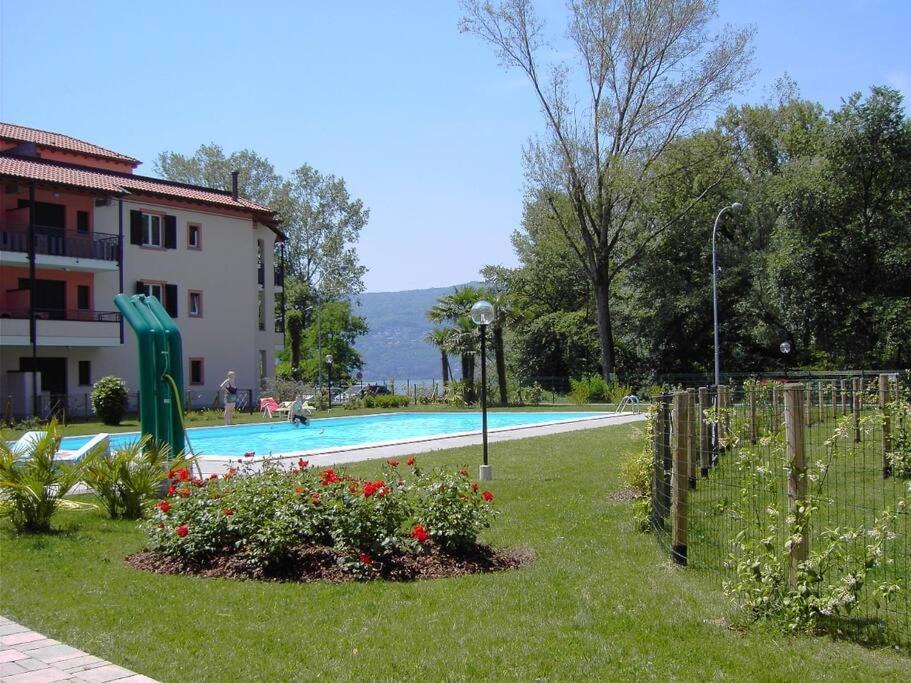 La Casa Sul Lago Monvalle Bagian luar foto