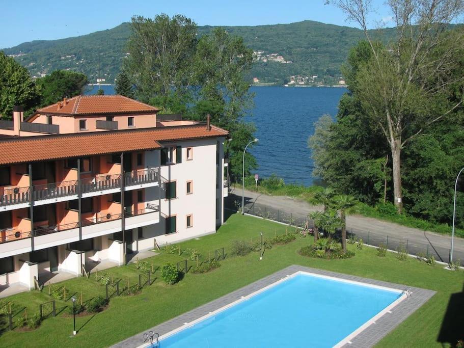 La Casa Sul Lago Monvalle Bagian luar foto