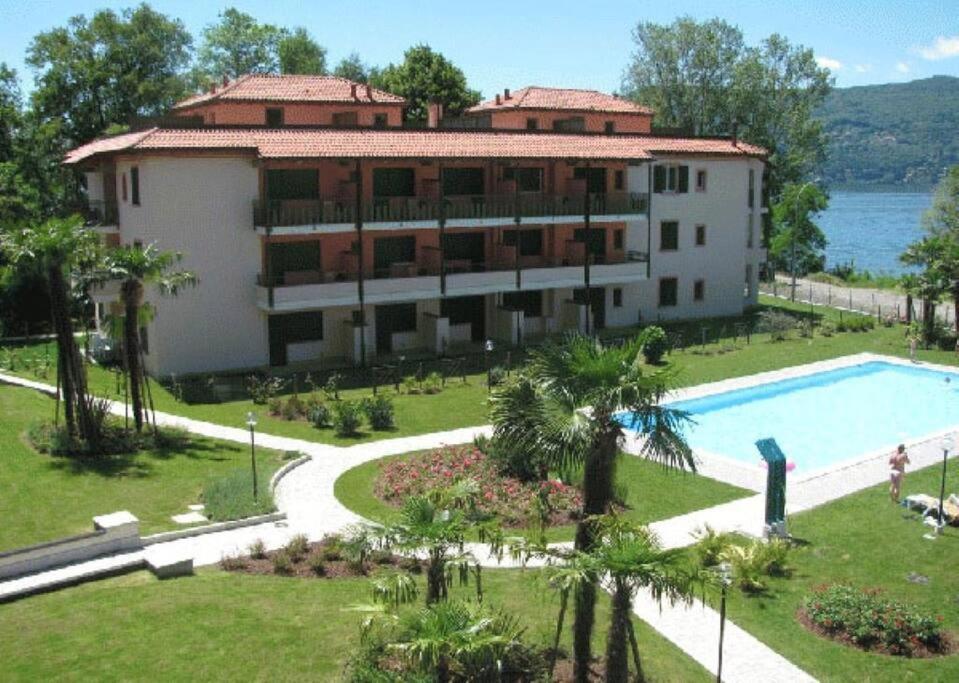 La Casa Sul Lago Monvalle Bagian luar foto